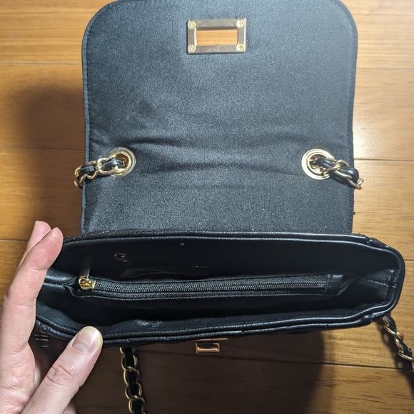 black purse - Picture 3 of 3